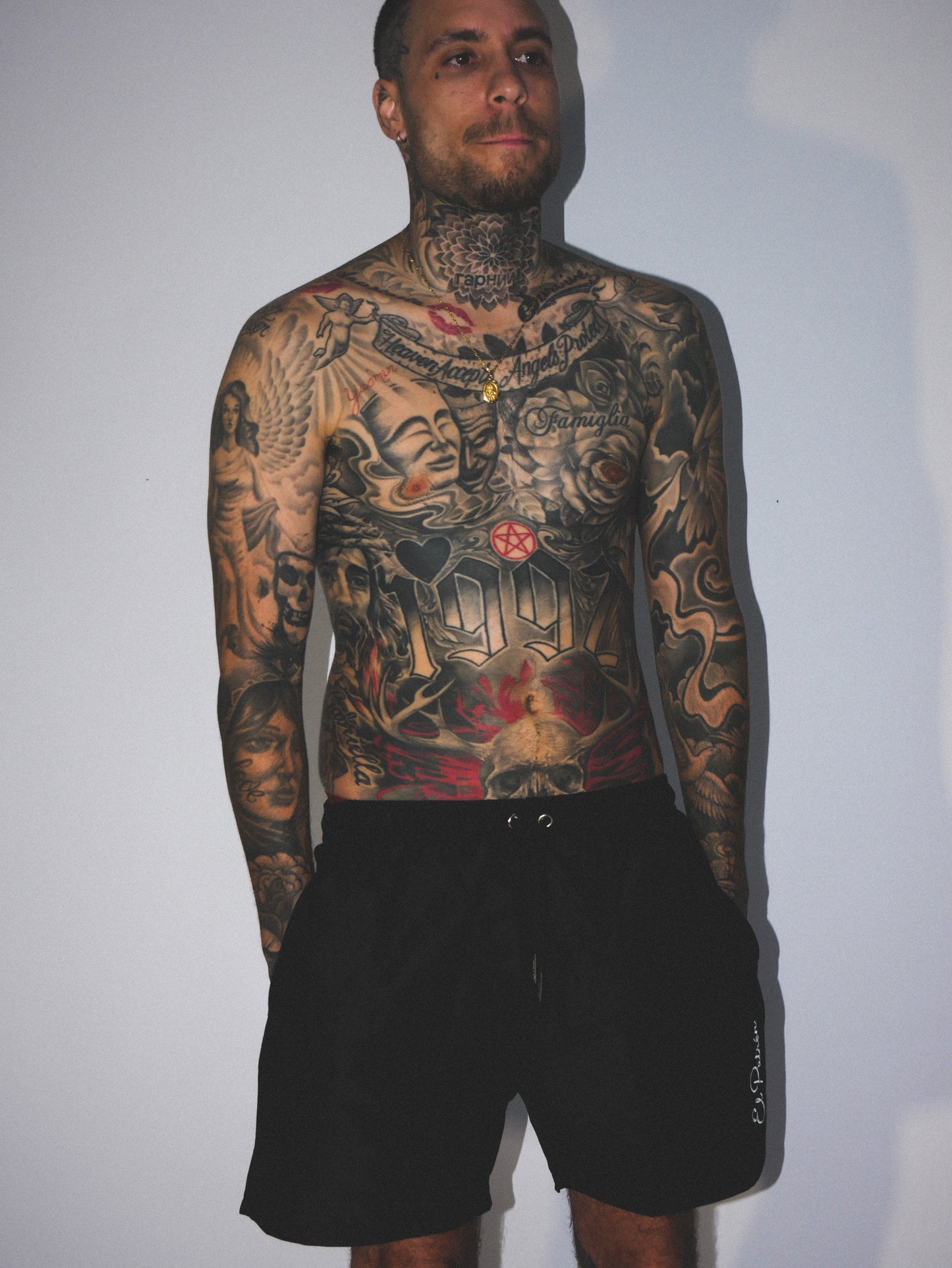 “ON THE RUN” SHORTS